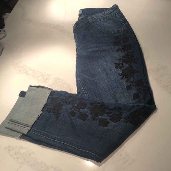 Embroidered wit & wisdom jeans with cuffs size 2p - Picture 2 of 10